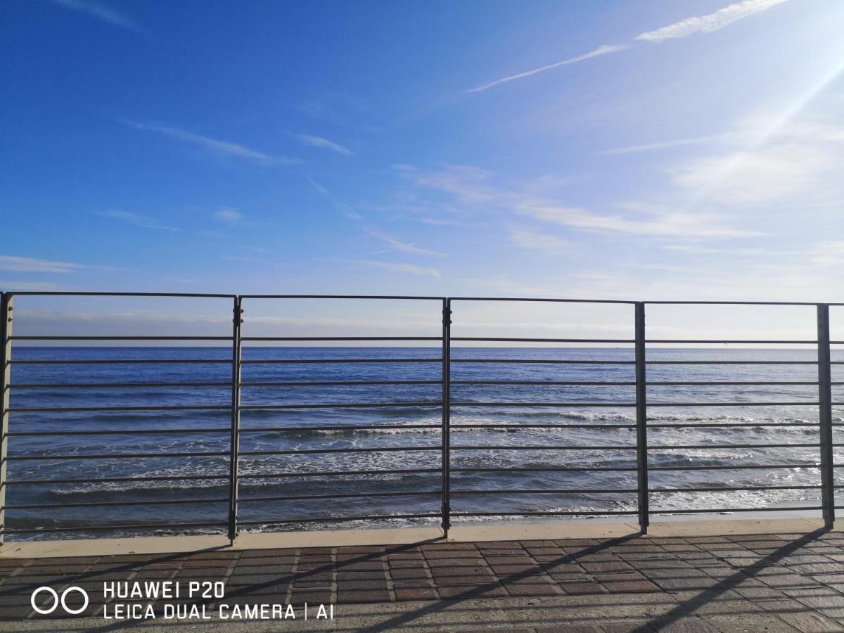 Вілла Spectacular Sea View - 3 Minutes Walk From The Sea Лаїгуелья Екстер'єр фото